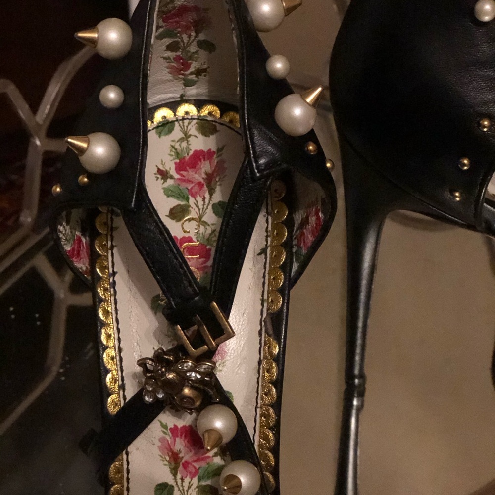 Gucci Regina Pearl Sandals - Picture 3 of 5